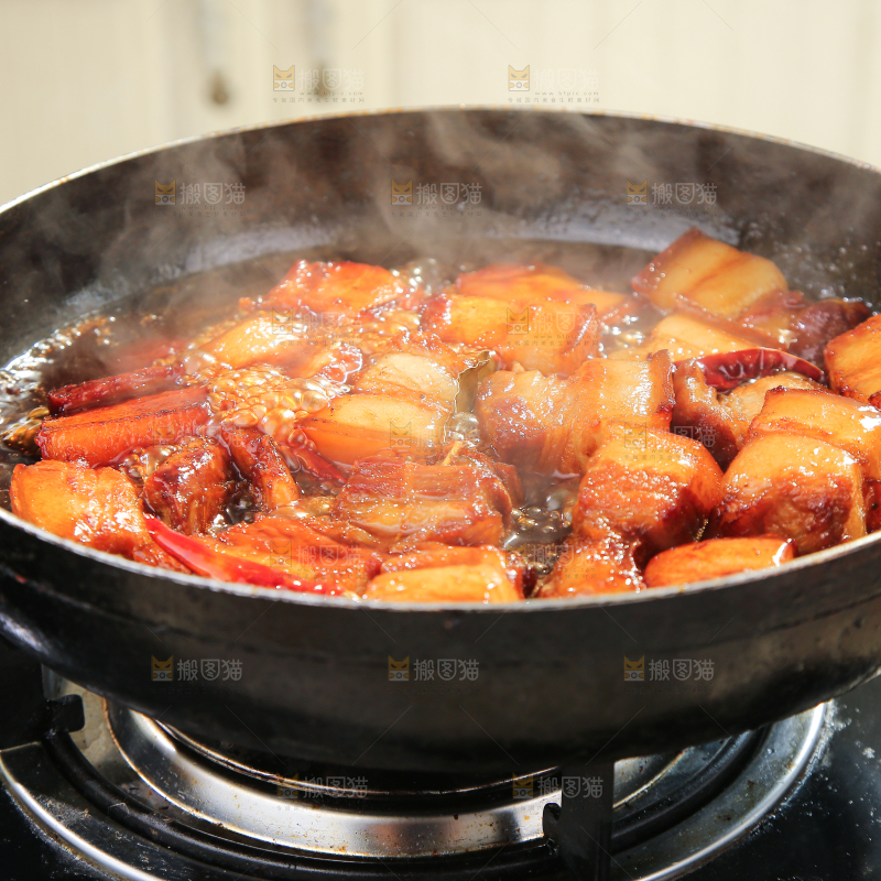 深底上的红烧肉
