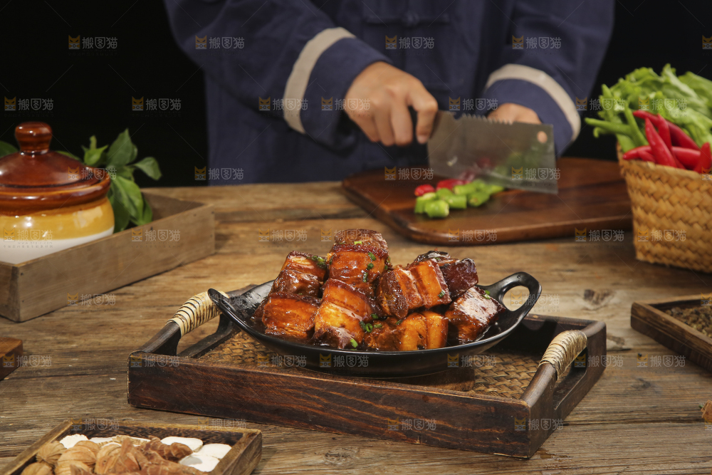 深底上的红烧肉