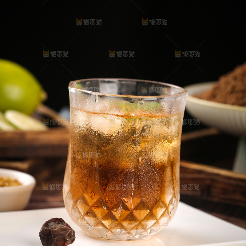 深底上的酸梅汤