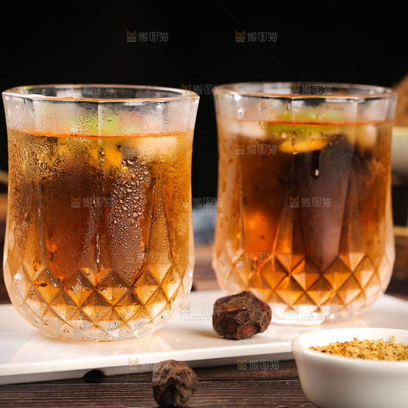 深底上的酸梅汤