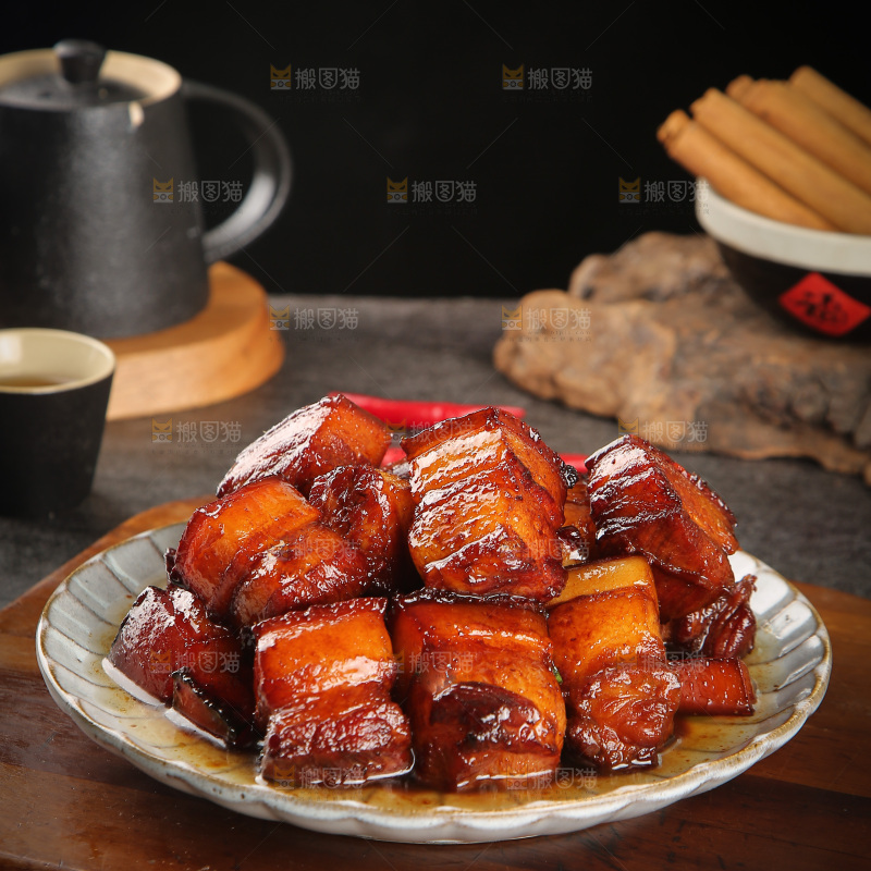 深底上的红烧肉