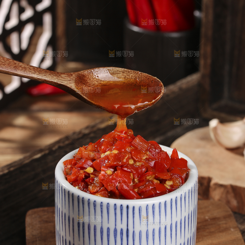 深底上的剁辣椒