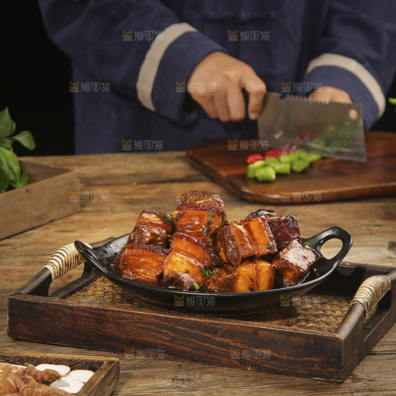 深底上的红烧肉
