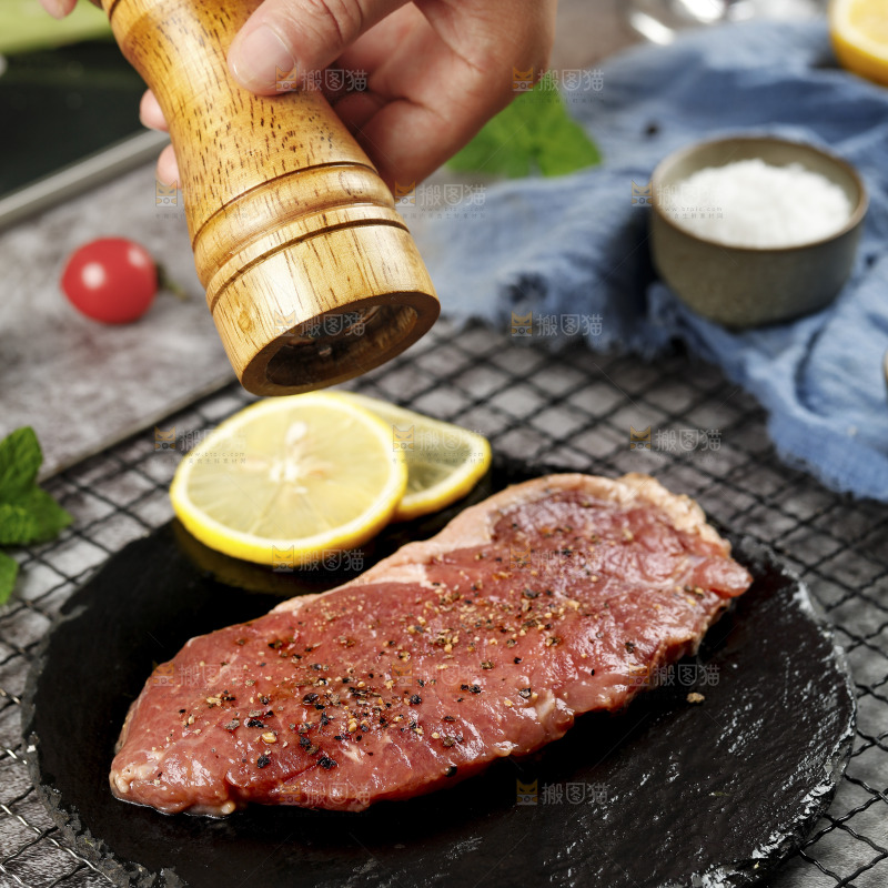 深底上的澳洲牛排