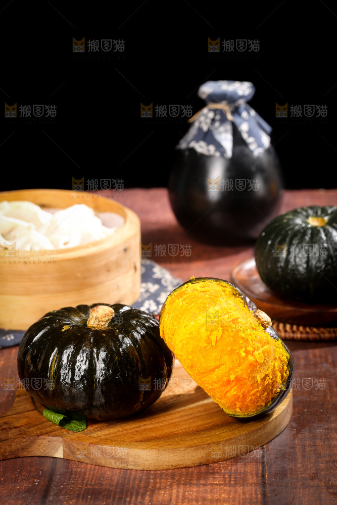 深底上的贝贝南瓜