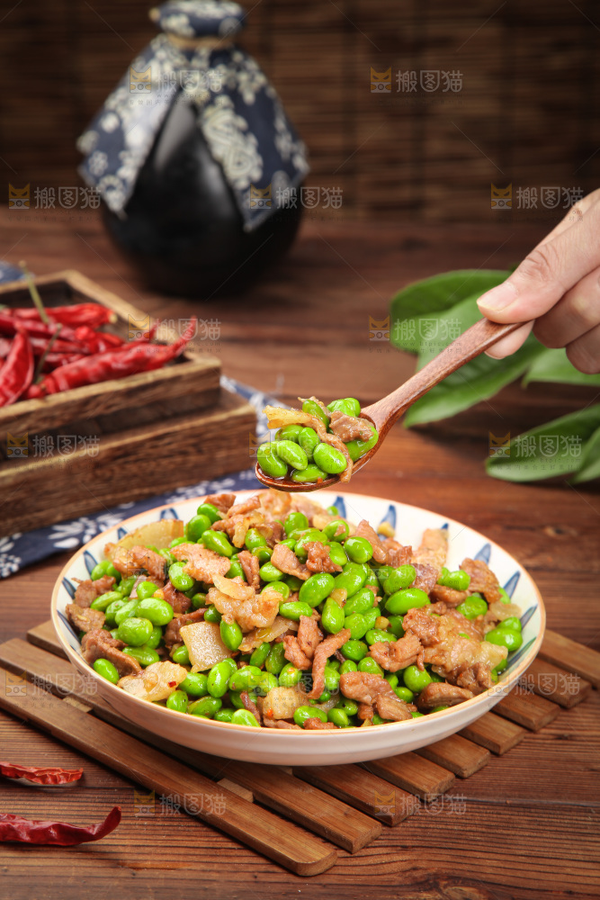 深底上的毛豆炒肉