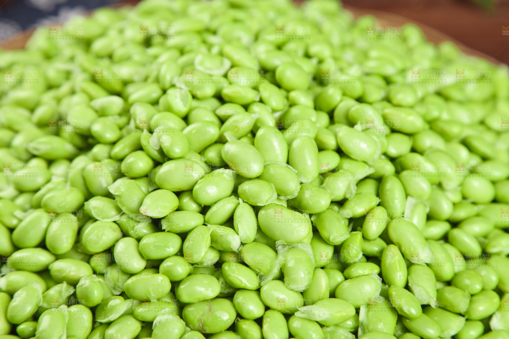 深底上的毛豆