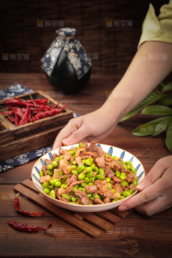 深底上的毛豆炒肉