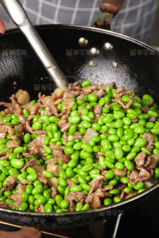 深底上的毛豆炒肉