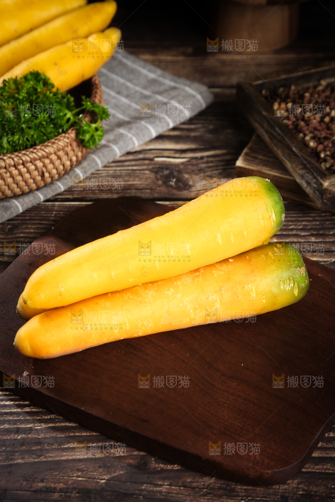 深底上的黄萝卜