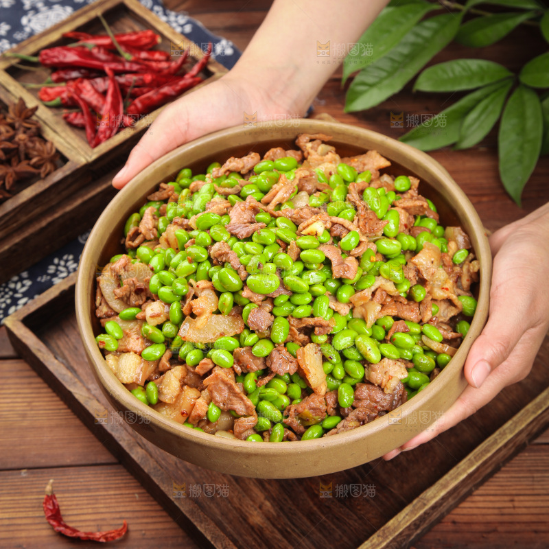 深底上的毛豆炒肉