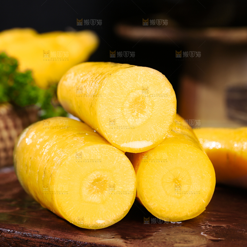 深底上的黄萝卜
