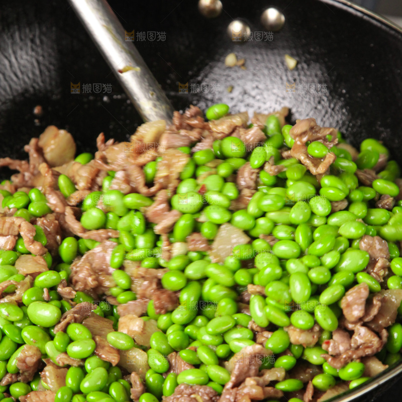 深底上的毛豆炒肉
