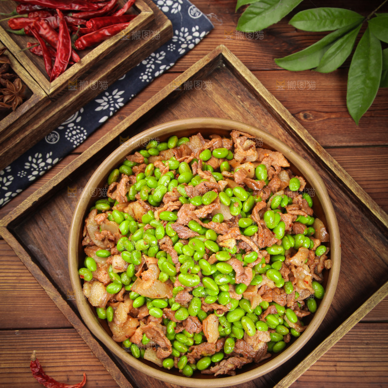 深底上的毛豆炒肉