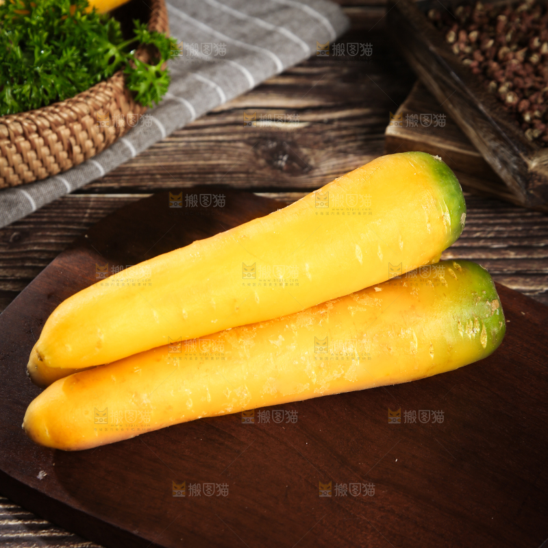 深底上的黄萝卜