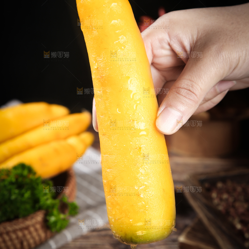 深底上的黄萝卜