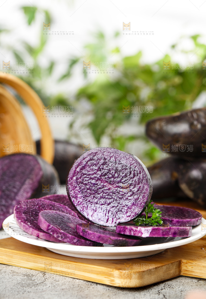 浅底上的紫土豆