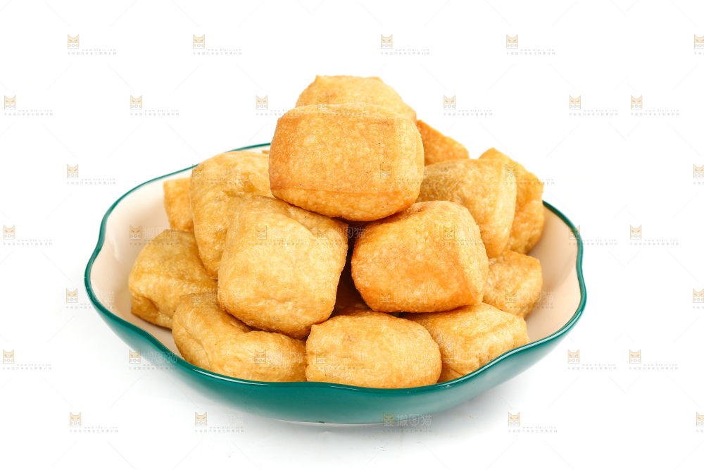 白底上的油豆腐