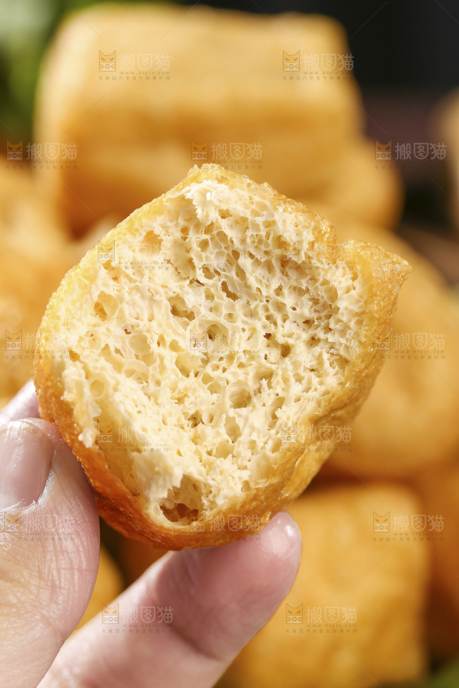 深底上的油豆腐