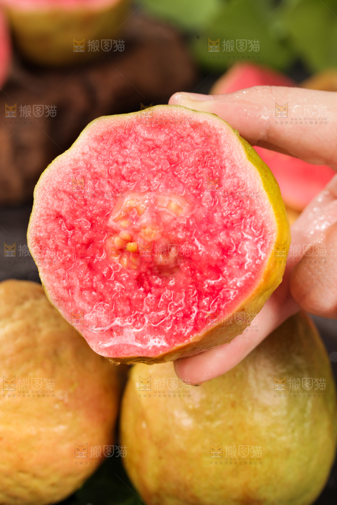 深底上的红心芭乐