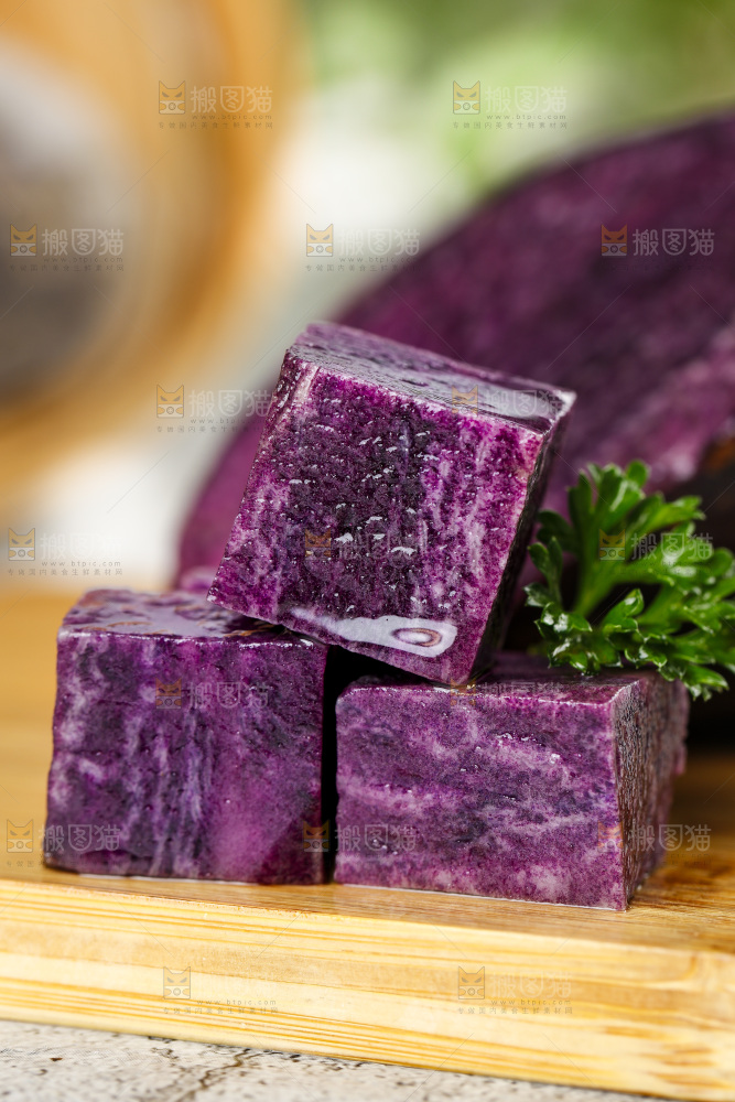 浅底上的紫土豆