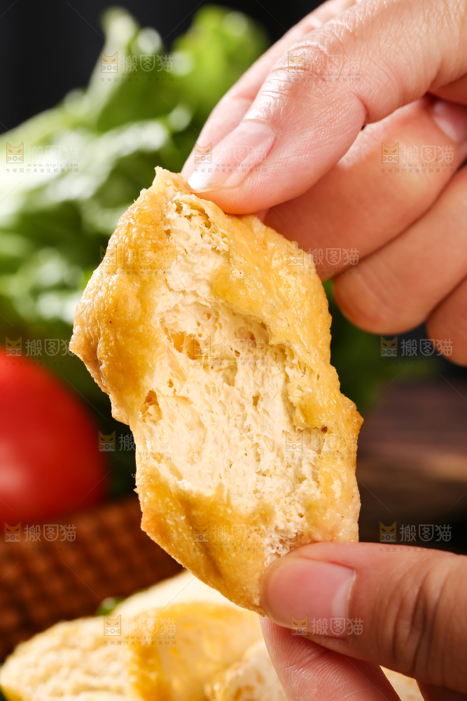 深底上的油豆腐