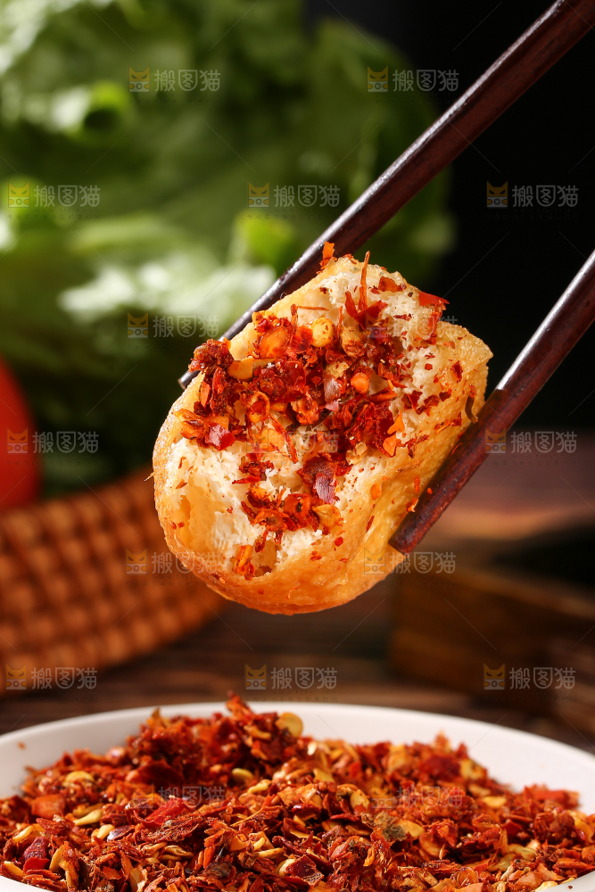 深底上的油豆腐