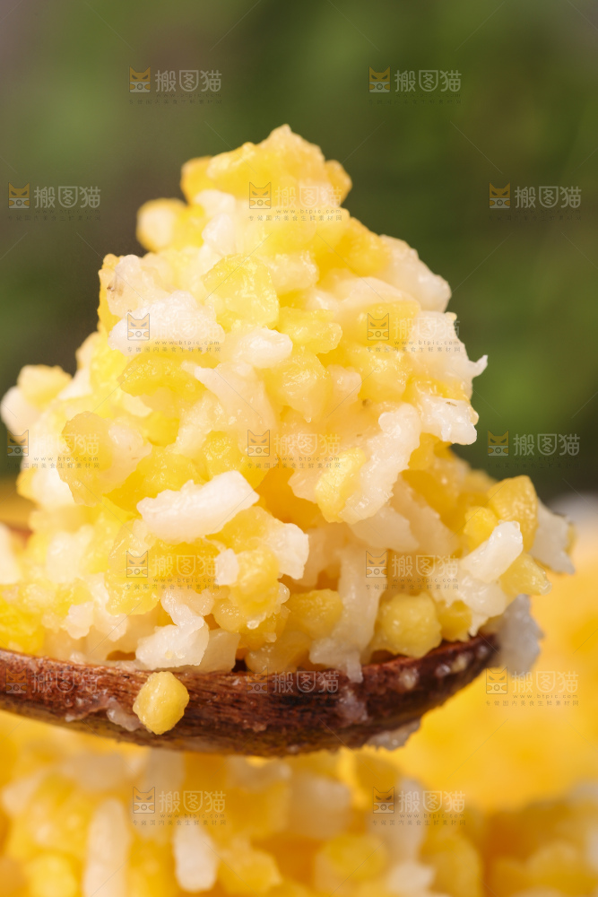 深底上的大碴粥