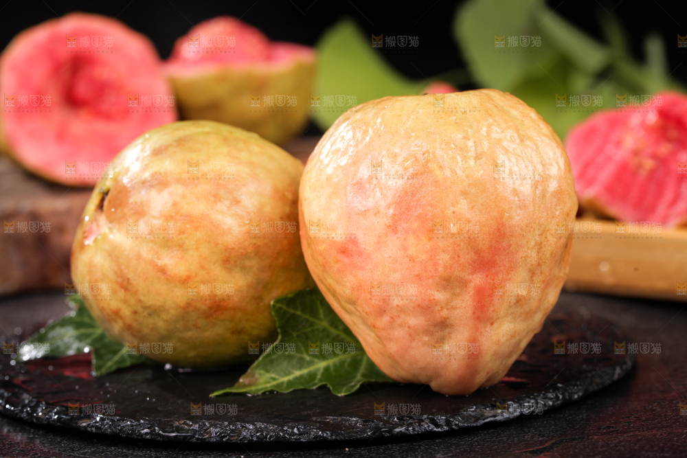 深底上的红心芭乐