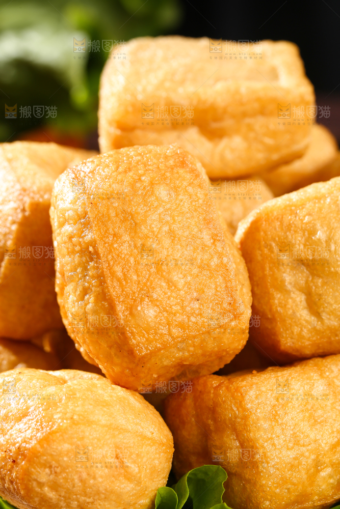 深底上的油豆腐