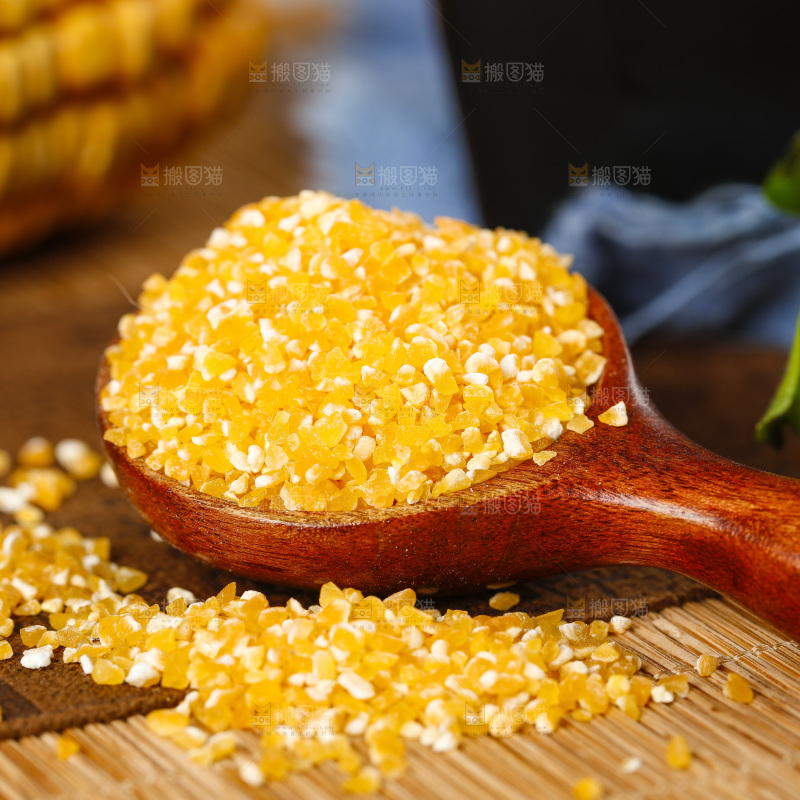 深底上的玉米碴