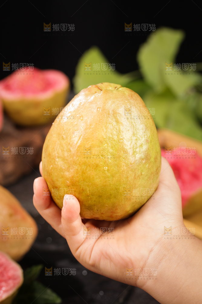 深底上的红心芭乐