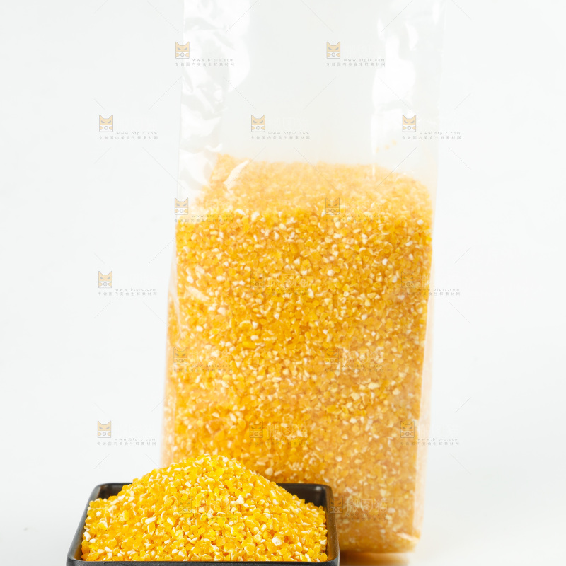 白底上的玉米碴