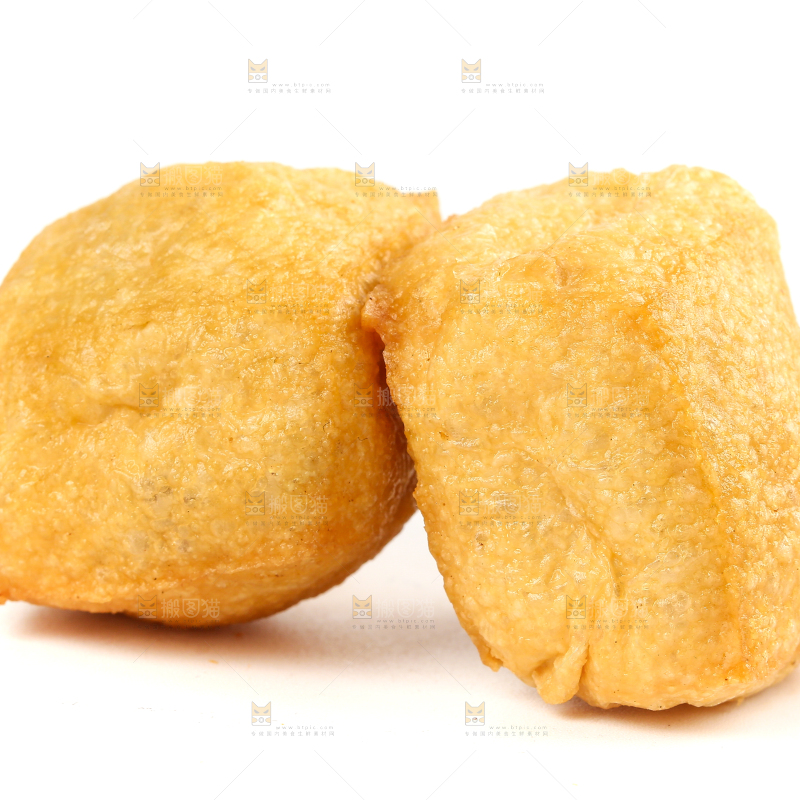 白底上的油豆腐