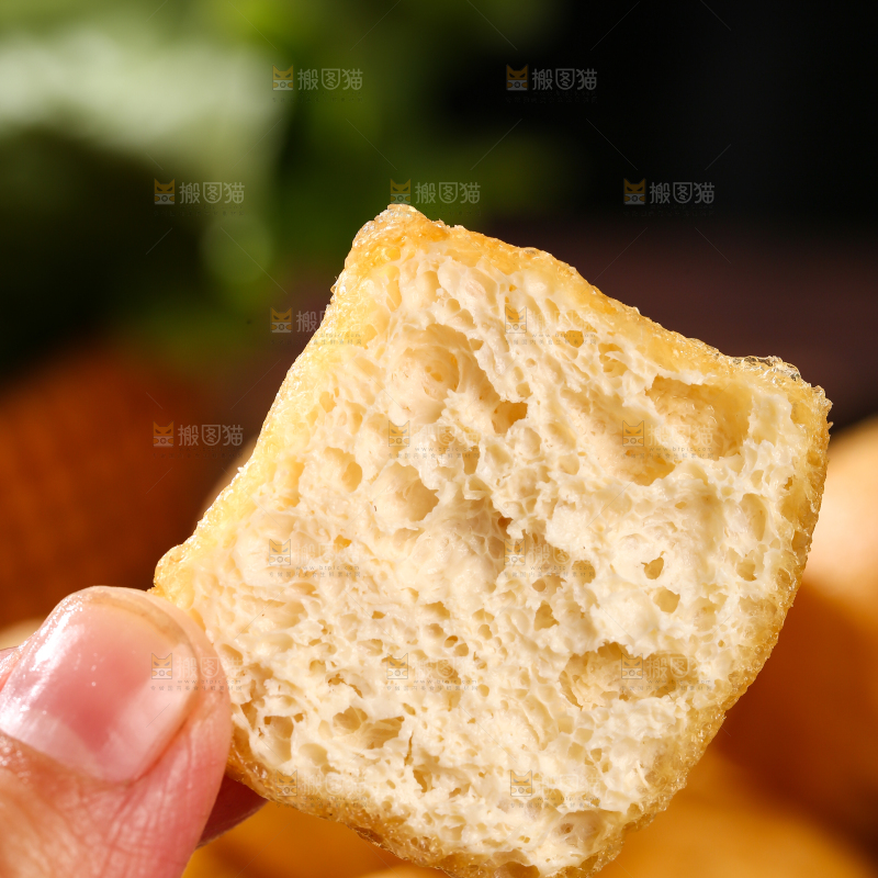 深底上的油豆腐