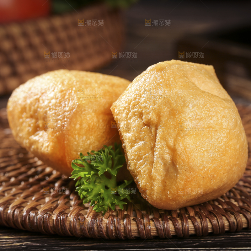 深底上的油豆腐