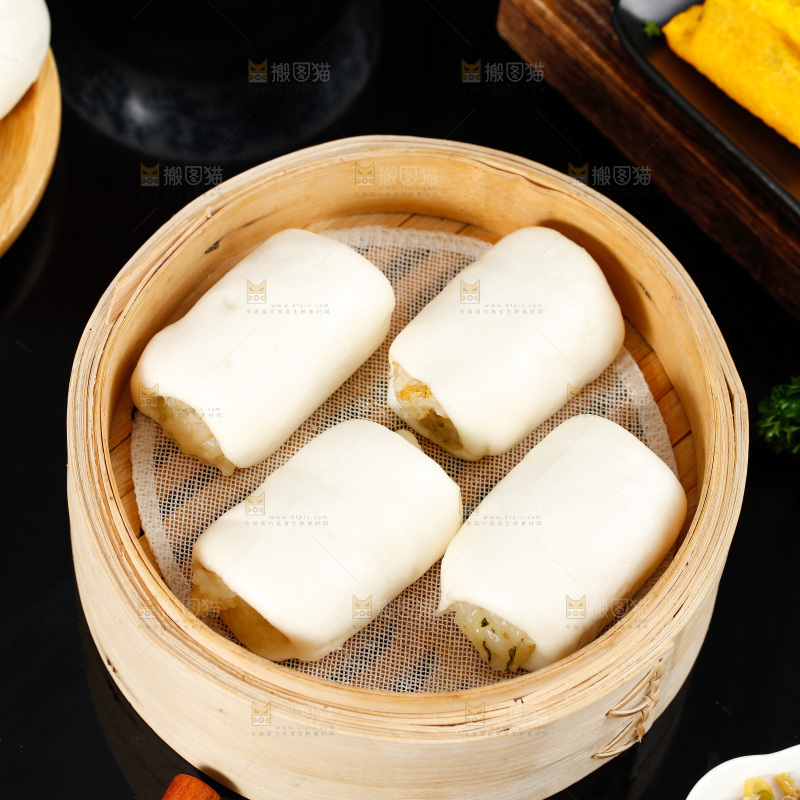 深底上的糯米卷