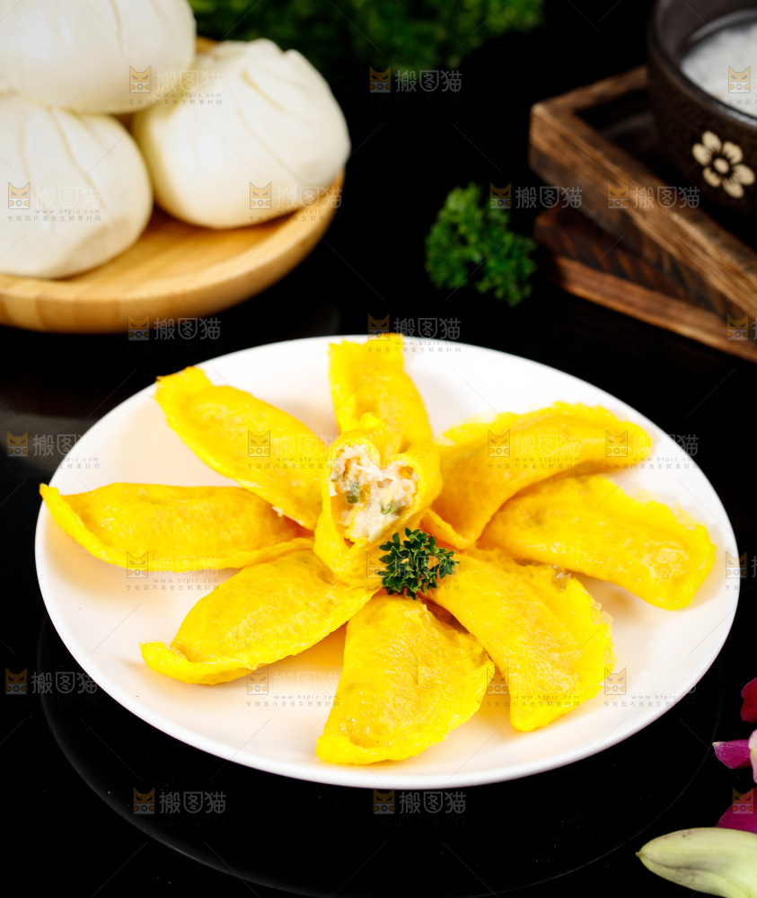 深底上的蛋饺