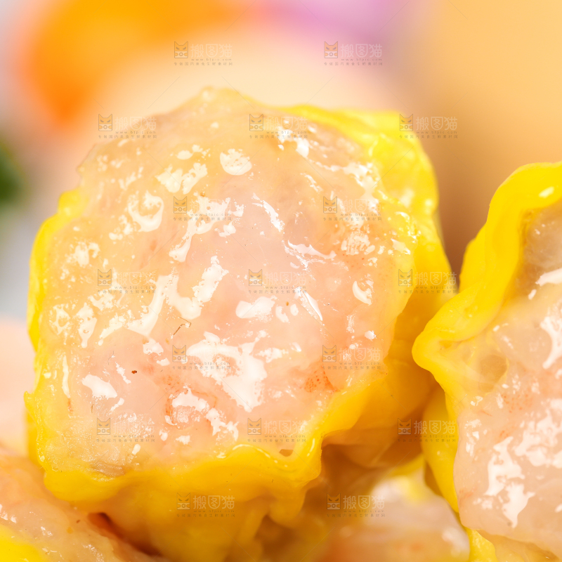 浅底上的虾肉烧卖