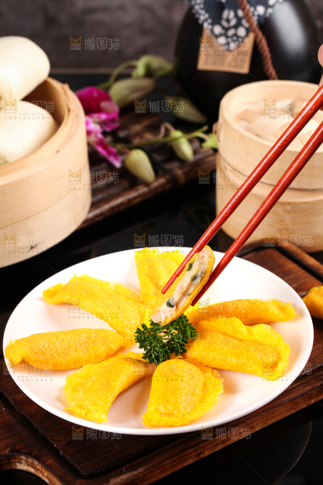 深底上的蛋饺