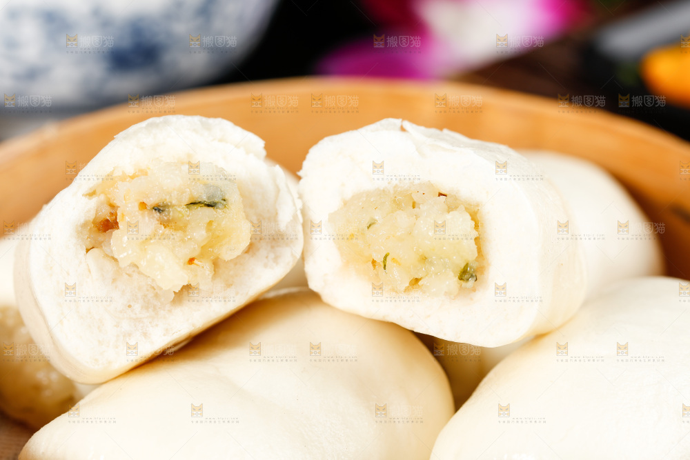 深底上的糯米卷
