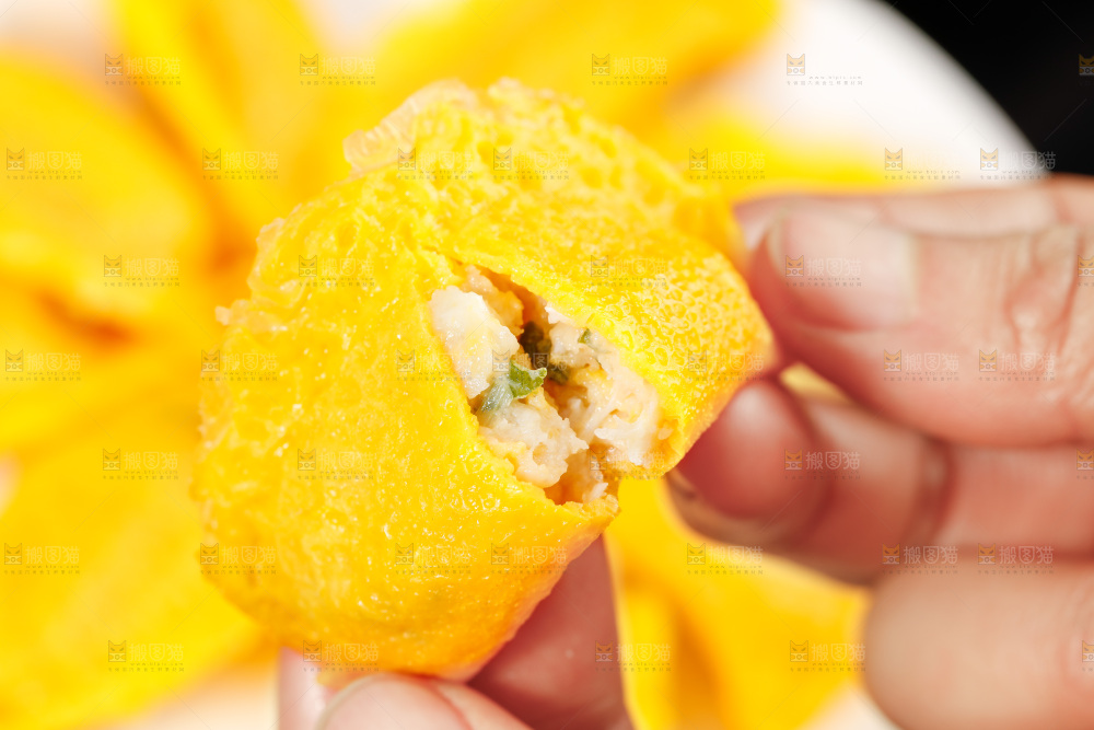 深底上的蛋饺