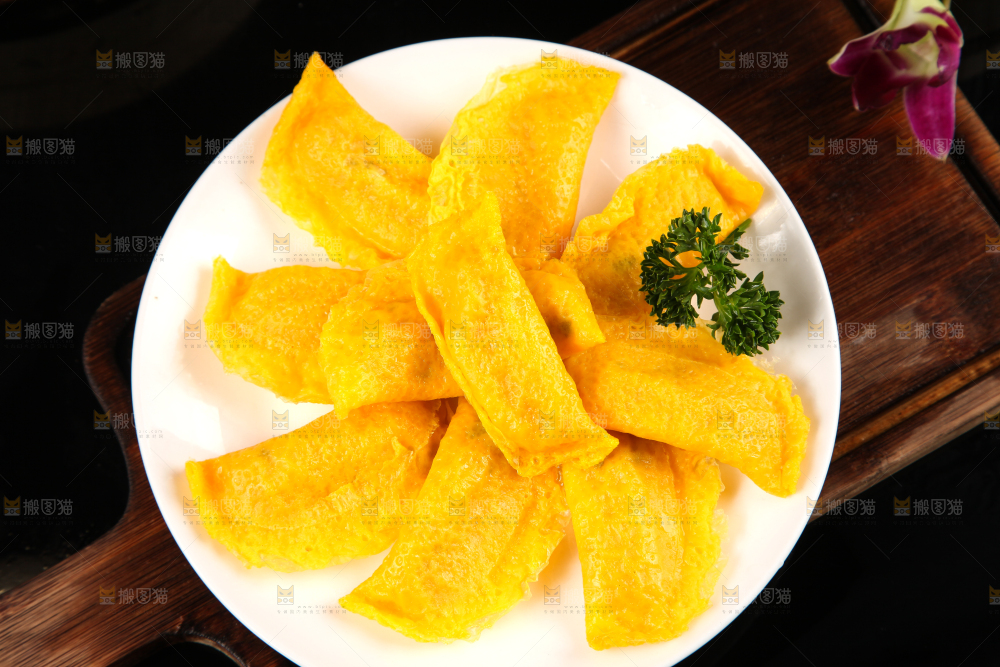 深底上的蛋饺