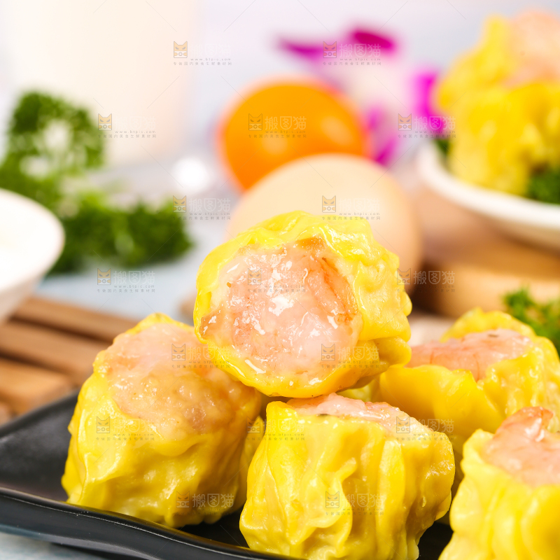 浅底上的虾肉烧卖