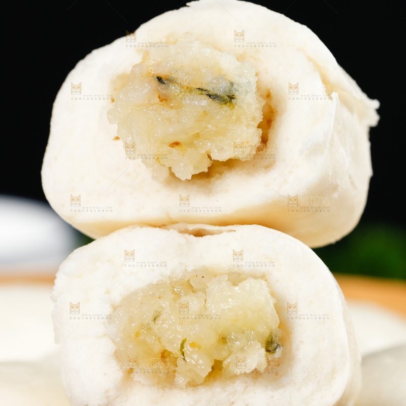 深底上的糯米卷