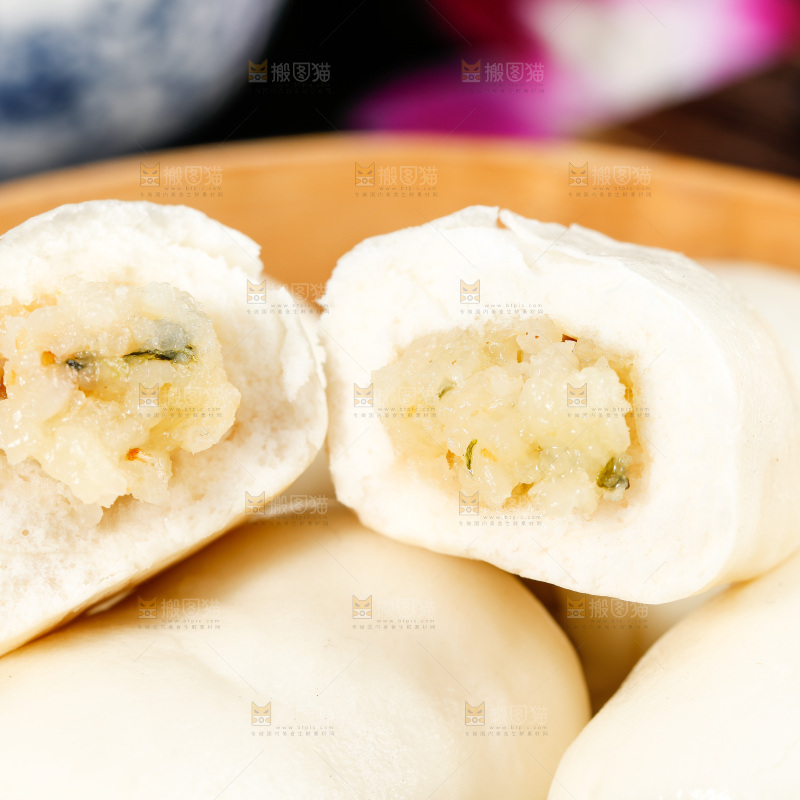 深底上的糯米卷