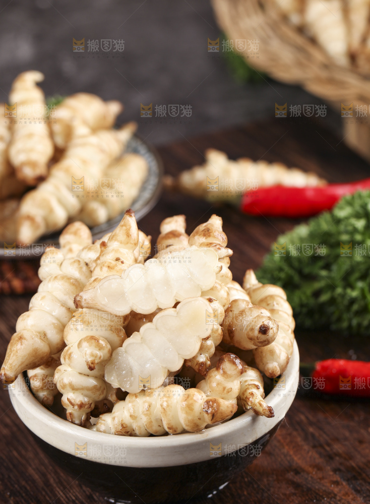 深底上的宝塔菜