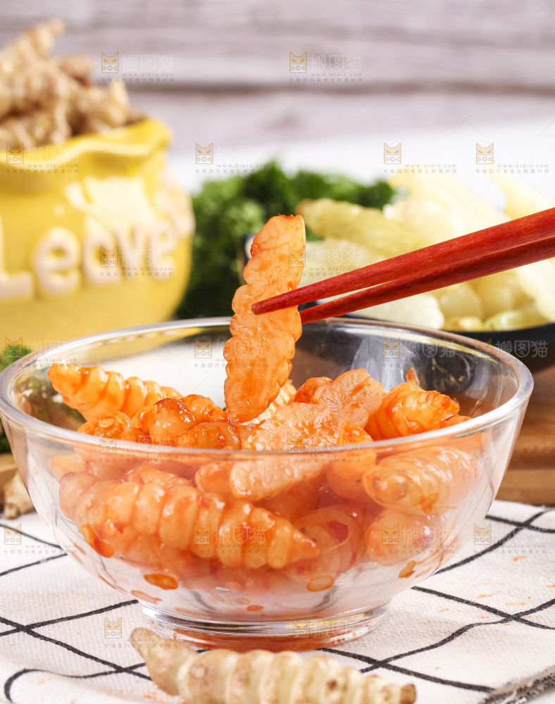 盘子里的红油宝塔菜