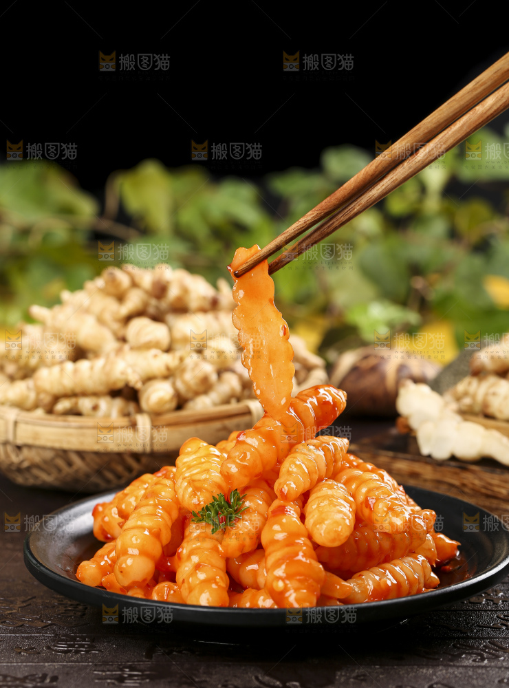 盘子里的红油宝塔菜