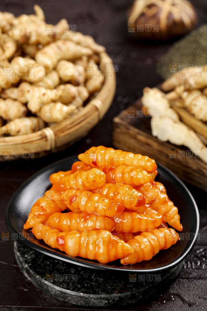 盘子里的红油宝塔菜